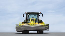 Adaptation au sol transversalement au sens d'avancement grâce à l'attelage oscillant librement. -