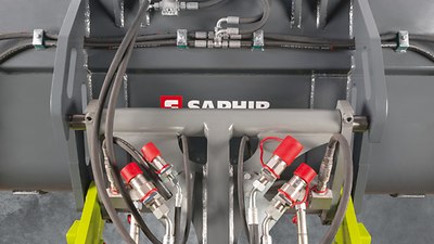 Les coupleurs hydrauliques sont tous aisément accessibles mais en un emplacement protégé sur le porte-outils. - TORION SINUS