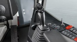 Pilotage du système de chargement agréable et sans fatigue par joystick ou poignée multifonction. - TORION small series