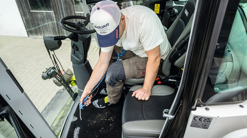 Soufflette en cabine pour le nettoyage de celle-ci -